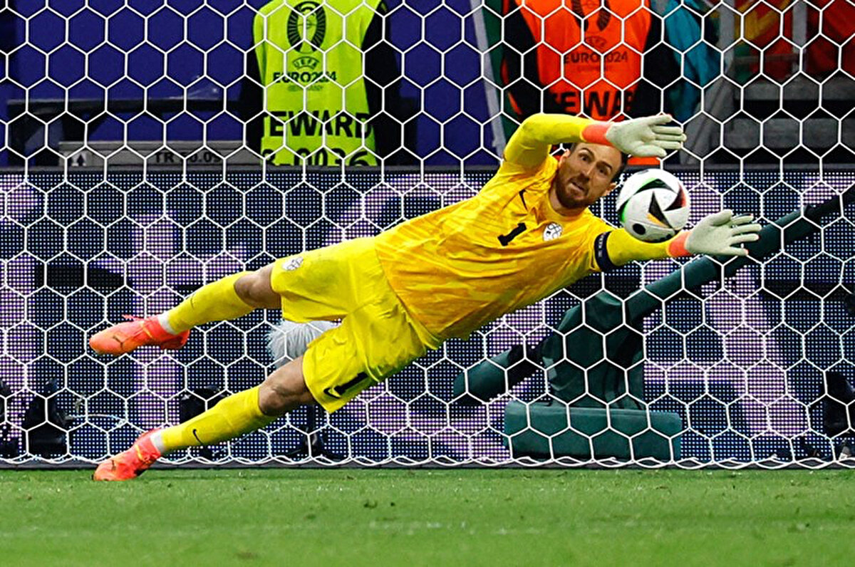 İspanyol gazetesi AS'ın haberine göre; sarı kırmızılılar Atletico Madrid'de forma giyen Jan Oblak'ı transfer etmek için görüşmelere başladı.<br>