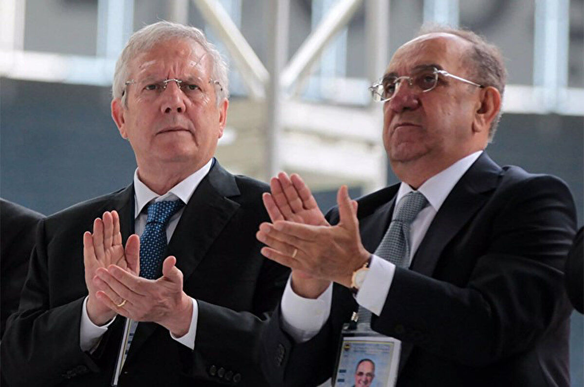 Fenerbahçe'de Aziz Yıldırım'ın başkanlık yaptığı dönemde asbaşkanlık görevini üstlenen Nihat Özbağı, Halk TV'ye konuştu.<br>