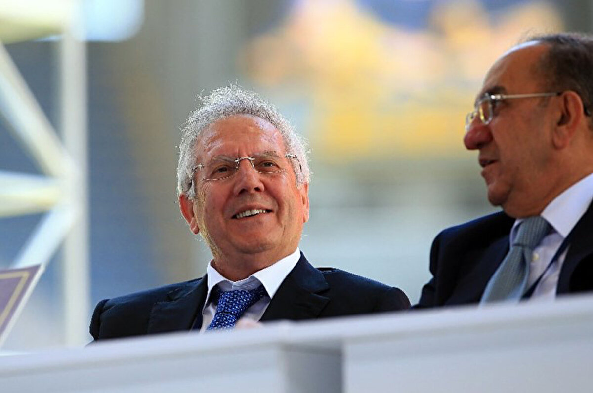 Stat projesinin Aziz Yıldırım döneminde hazırlandığını aktaran Özbağı, "Bu stat projesi bizim projemizdi. Aziz Yıldırım'dan projeyi istediler. Eğer biz kongreyi kazansaydık stadı kendi cebimizden yapacaktık. Mevcut yönetim stadı kendileri yapmış gibi tanıttı. Oysa proje tamamen Aziz Yıldırım'a ait" şeklinde konuştu.