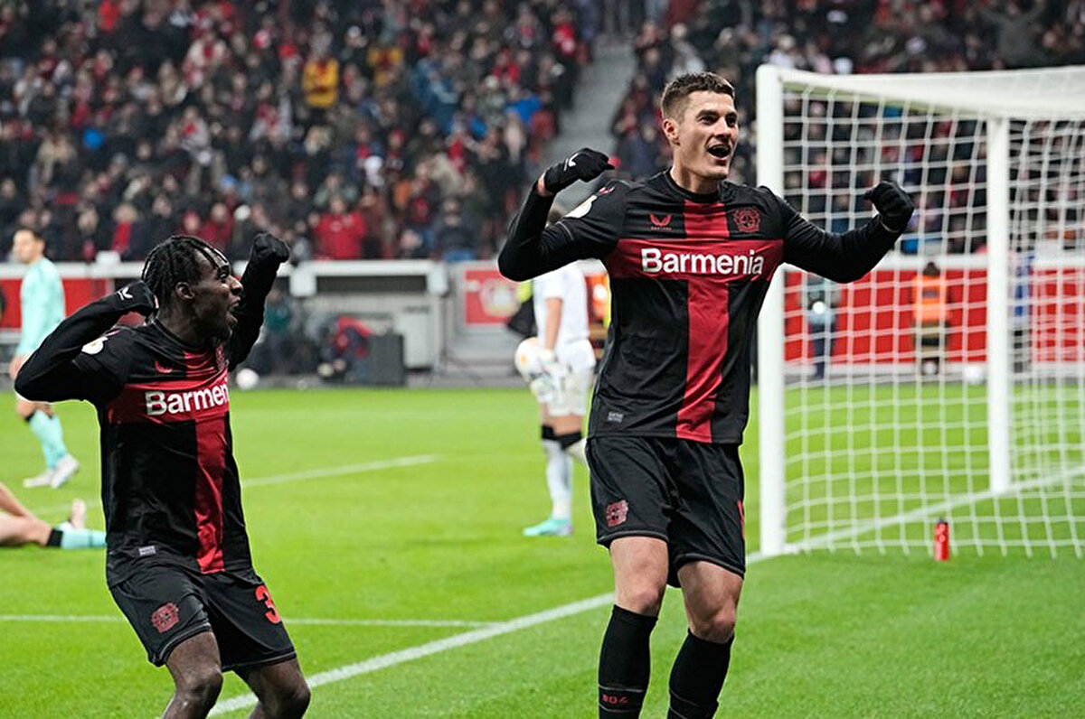 Bayer Leverkusen forması giyen Schick, Ole Gunnar Solskjaer'in talep ettiği hava toplarına hakim, fizik gücü yüksek santrfor özelliklerini birebir karşılıyor.<br>