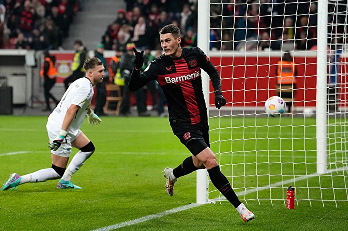 Bayer Leverksusen ile 2027'ye kadar sözleşmesi bulunan Çekyalı golcünün güncel piyasa değeri 27 milyon euro.<br>
