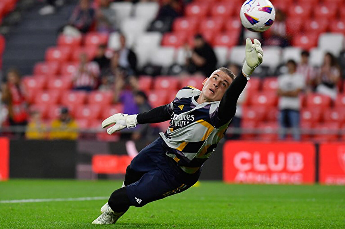 Real Madrid'de 201819 sezonunda imza atan Andriy Lunin, bu sezon 12 maçta sahaya çıktı. Ukraynalı kaleci görev yaptığı karşılaşmalarda kalesinde 19 gol görürken 4 maçta gole izin vermedi.<br>