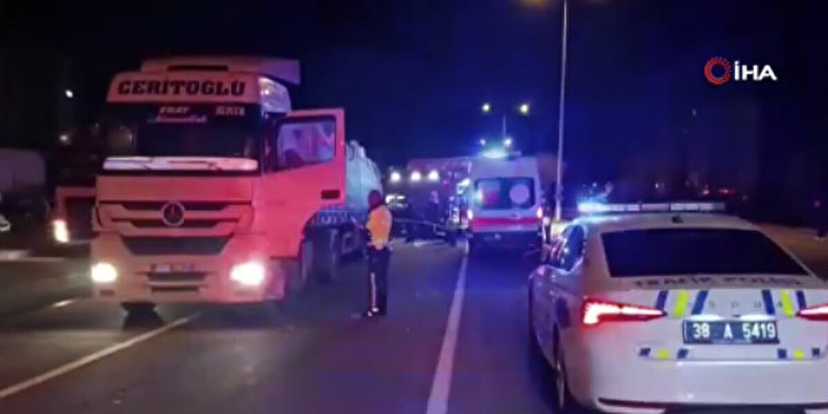 Tam durmak üzereyken ışıklara 20 metre uzaklıkta tırın arka kısmından bir ses geldi. Ben önce bu sesi lastik patlaması zannettim.