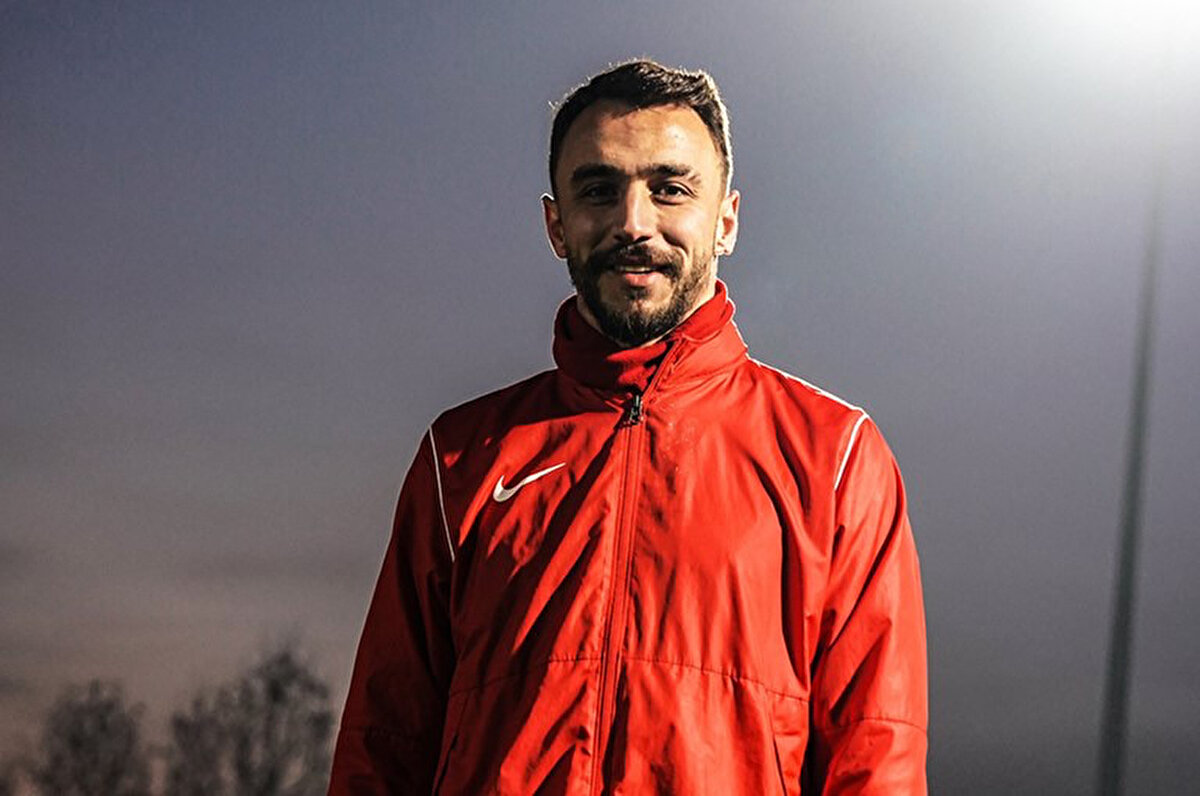 Adının Galatasaray'la anılmasıyla ilgili konuşan tecrübeli futbolcu, "Galatasaray haberlerini ben de basından takip ettim. Bir şeyler olacaksa da sezon sonunda oturulur, konuşulur. Galatasaray haberleri tabii ki heyecanlandırıyor. Galatasaray, Türkiye'nin en büyük kulüplerinden birisi. Kayserispor'da sözleşmem devam ediyor. Transferim kulüpler arasında bitecek. Kulüpler anlaşırsa Galatasaray neden olmasın" şeklinde konuştu.<br>