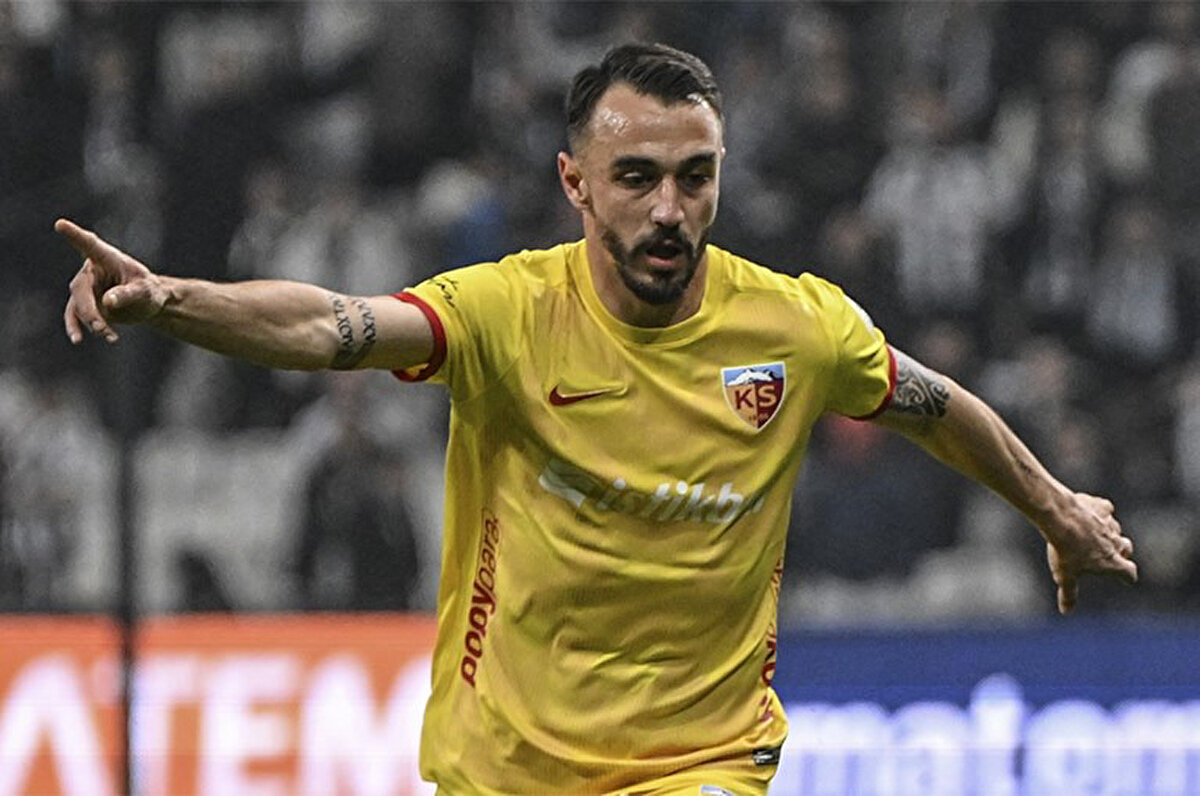 A Milli Takım beklentisinin olduğunu vurgulayan Sazdağı, "Kişisel performansım yükselişte. A Milli Takım beklentim var. İnşallah bu gerçekleşir" dedi.<br>