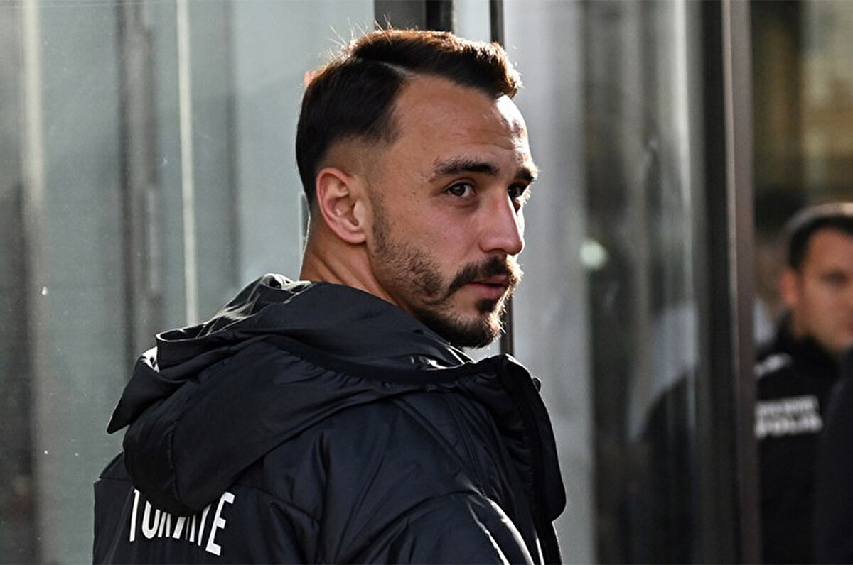 Kayserispor'un başarılı sağ beki Gökhan Sazdağı, Galatasaray'a transfer olacağına dair basında çıkan iddialara Ajansspor'da yanıt verdi.<br>