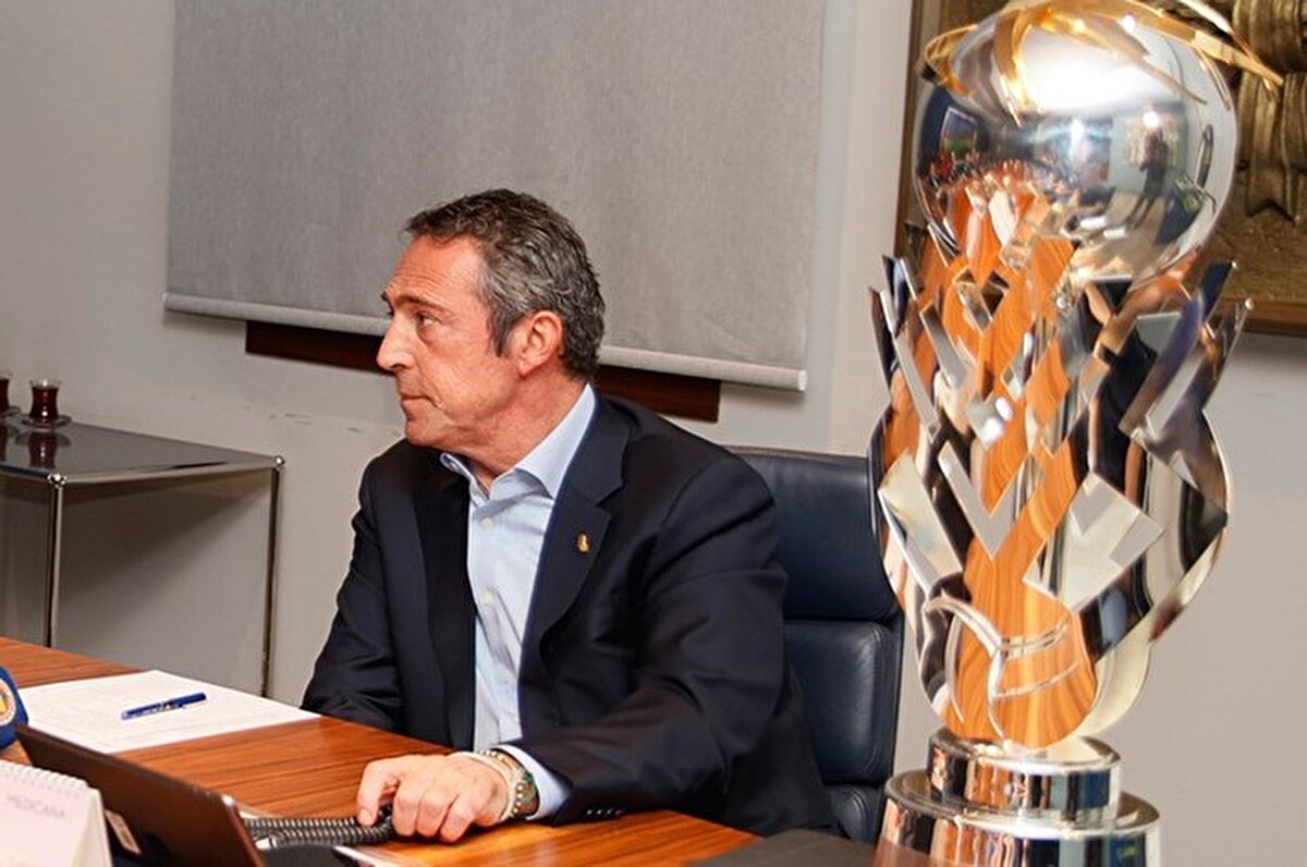 "VAR konusunda da şöyle söyleyeyim, oylama yapmadık ama genel kanaat, yabancı VAR devam etmeli ve belli kriterlerin üzerinde olması. Son haftalarda yaşadığımız sıkıntılar, bizim talep ettiğimize uzak bazı isimler olduğunu konuştuk."