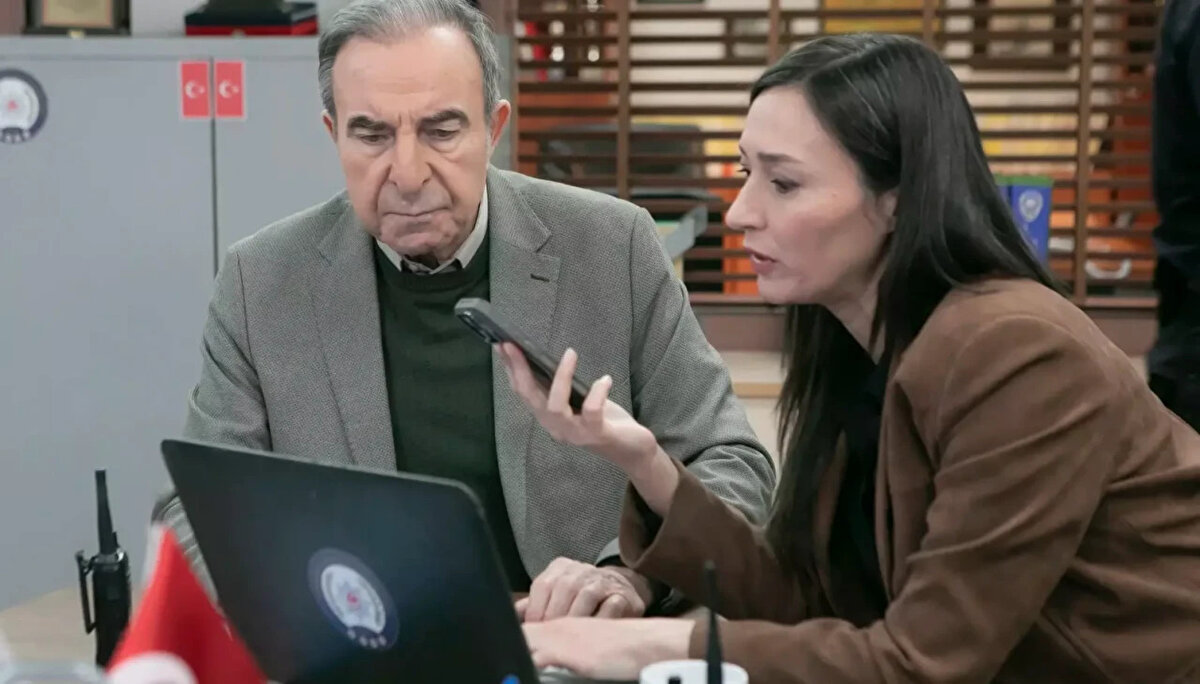 32 yaşında dahil olduğu diziden 50 yaşında ayrılan başarılı oyuncunun vedası, hem dizinin müdavimlerini hem de televizyon izleyicilerini duygulandırdı. 19 yıl boyunca aynı projede yer alan Özlem Çınar’ın diziden elde ettiği gelir ise sosyal medyada merak konusu oldu.