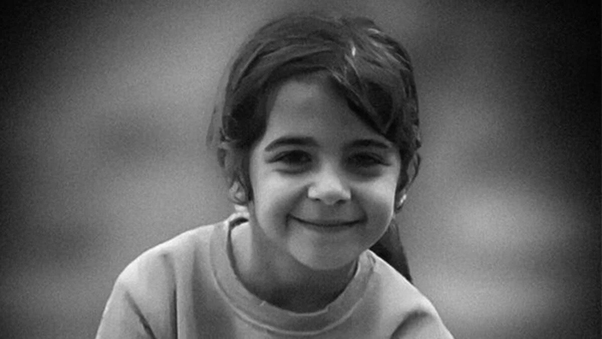 Sanıkların yargılanmasına 7 Kasım 2024'te başlanmış, mahkeme heyeti 28 Aralık 2024'teki duruşmada, tutuklu sanıklar Yüksel, Enes ve Salim Güran'ın "iştirak halinde çocuğa karşı kasten öldürme" suçundan ağırlaştırılmış müebbet, Narin'in cansız bedenini Eğertutmaz Deresi'ne sakladığını itiraf eden Nevzat Bahtiyar'ın da "suç delillerini yok etme, gizleme veya değiştirme" suçundan 4 yıl 6 ay hapisle cezalandırılmalarına ve tutukluluk hallerinin devamına karar vermişti.