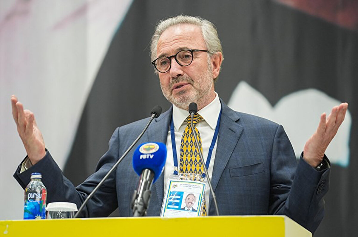 Öte yandan Fenerbahçe Asbaşkanı Hamdi Akın, stat projesiyle ilgili açıklamalara, "Stadın projesi Adnan Aksu isimli mimarın projesidir, benim çizdiğim bir proje değil. Eğer onlar aynı proje olduğunu iddia ediyorlarsa Adnan Aksu ile konuşmaları gerekir ama ilgisi yok. Adnan Aksu bizim stadımızın müellifidir, onun haberi ve isteği olmadan buraya herhangi bir proje yapılamaz" cevabını verdi.<br>