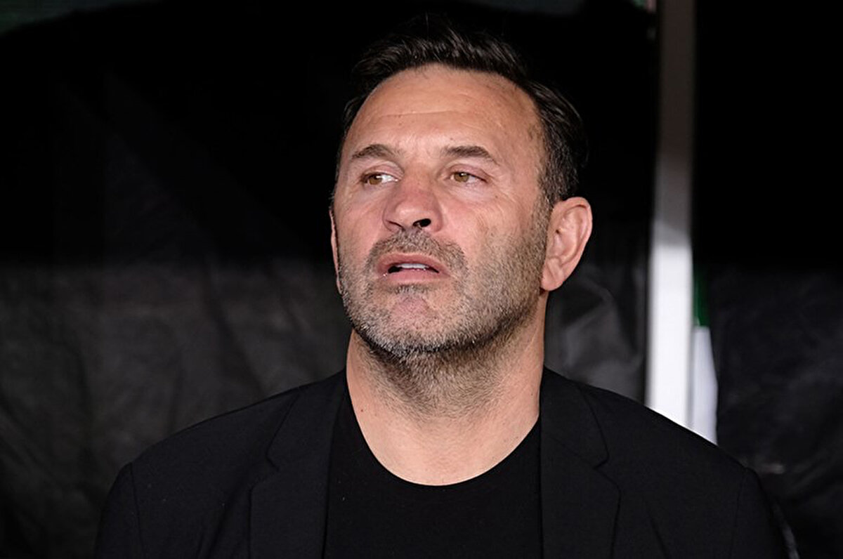 Galatasaray Teknik Direktörü Okan Buruk'un adı son dönemde İtalyan devi Roma ile anılıyor. Ancak deneyimli çalıştırıcının ilk planının Fatih Terim'in üst üste 4 şampiyonluk rekorunu kırmak olduğu belirtildi.<br>