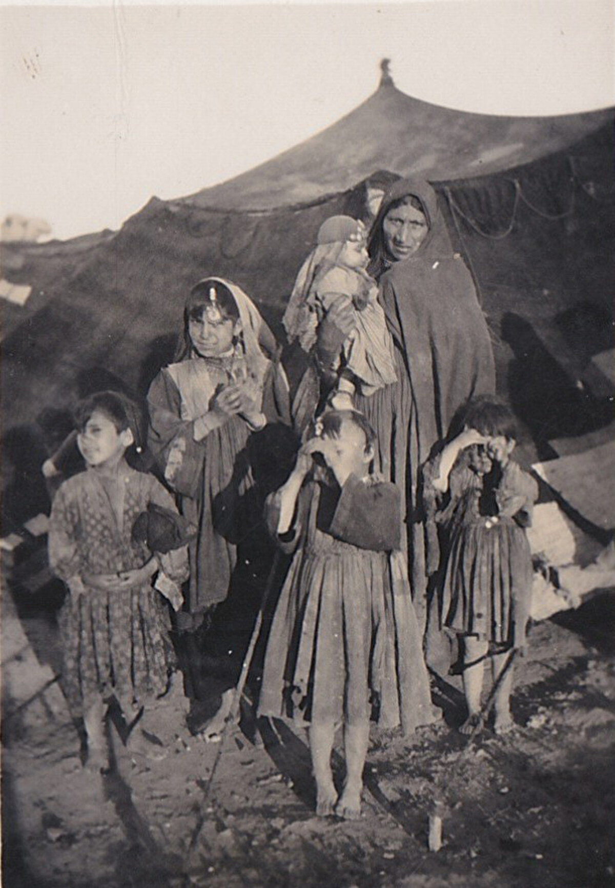 Kuzeybatı Sınır Eyaleti’ndeki Peştunlar, 1932. Peştunlar, Afganistan'ın güneydoğusu ile Pakistan'ın kuzeydoğusunda yaşayan bir ulustur.