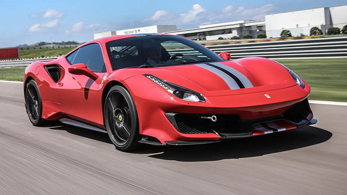17. Ferrari 488 Pista: 75 milyon TL