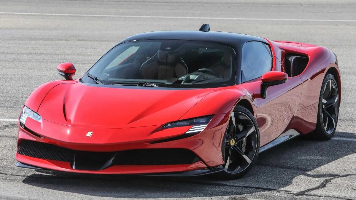 12. Ferrari SF90 Stradale (2023): 78 milyon TL