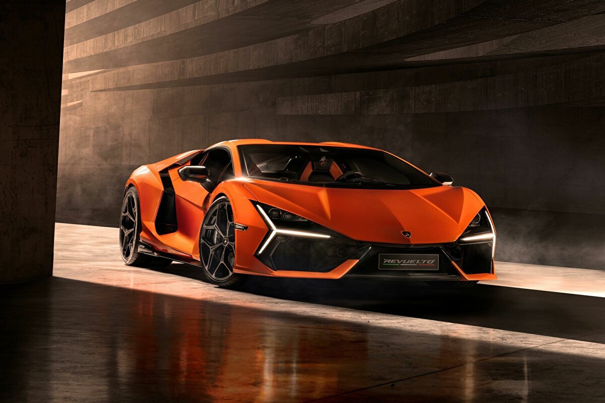 2. Lamborghini Revuelto (2024): 105 milyon TL