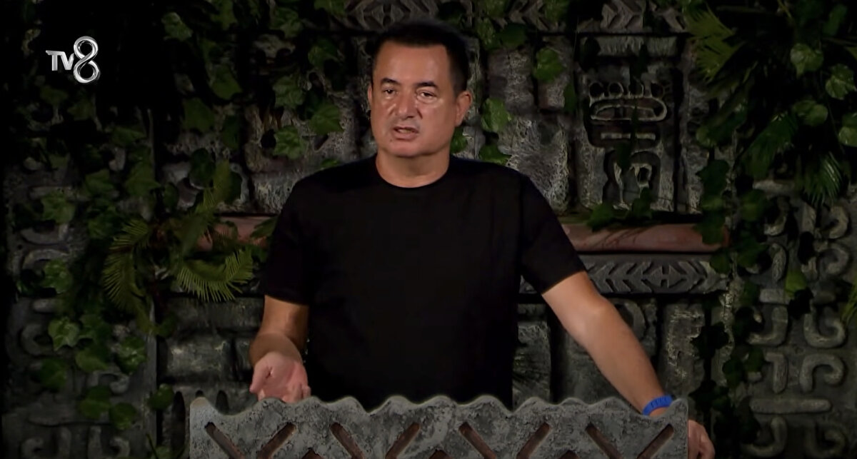 Acun Ilıcalı açıklamasında Batuhan Karacakaya'nın ailesinin attığı mesajları bahsederek "Bizim açımızdan ciddi bir problem var. Bu problemi çözmeden düellolara geçme şansımız olduğunu düşünmüyorum. Bir yarışmacımızın Survivor'a devam etme şansı pek yok. Bahsettiğimiz yarışmacı Batuhan" dedi.