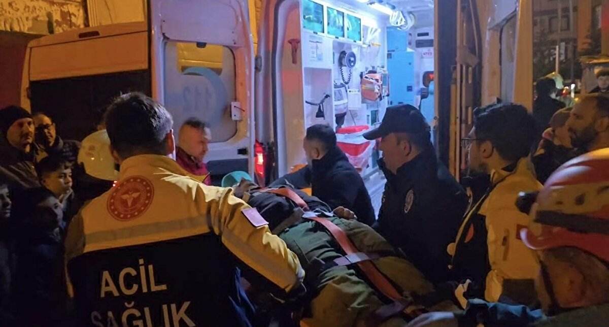 Belden aşağısı toprak altında kalan R.K.'nın sesini duyanlar, durumu ihbar etti. Bölgeye polis, itfaiye, acil sağlık, AFAD ve UMKE ekipleri sevk edildi. Ekipler tarafından sıkıştığı yerden kurtarılan R.K., ambulansla hastaneye kaldırıldı. Olayla ilgili soruşturma başlatıldı. (