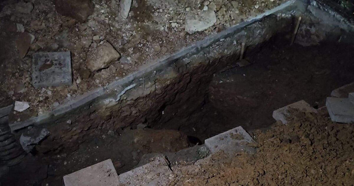 Olay saat 20.45 sıralarında Abdurrahmangazi Mahallesi Yeşiltepe Sokak üzerindeki bir binanın bahçesinde meydana geldi. Apartmanda yaşayan R.K., binanın gider borusunu tamir etmek için bahçeyi kazarak boruyu buldu. R.K. boru üzerinde çalıştığı sırada, toprak kayması meydana geldi.