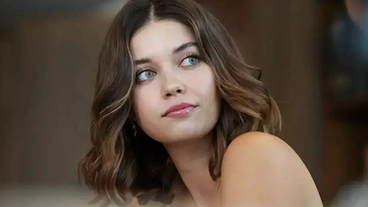 Başar Başaran’ın kaleme aldığı projede Saraçoğlu, sosyal medyada etkili bir isim olan “Pera” karakterini canlandıracak.