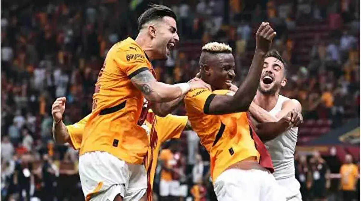 (1) GALATASARAY: 92 PUAN<br><br>** Galatasaray'ın şampiyonluk ihtimali, bu hafta yüzde 96,5 olarak güncellendi.