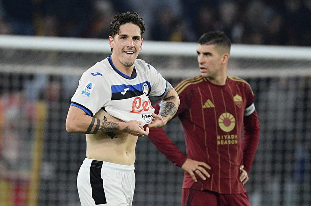 HT Spor'da yer alan habere göre, Zaniolo, Galatasaray'a geri dönüşe Şampiyonlar Ligi'ne direkt gitme ihtimali nedeniyle sıcak bakıyor. Bu nedenle 25 yaşındaki futbolcu, sarı-kırmızılıların Süper Lig'de şampiyon olmasını bekliyor.<br>