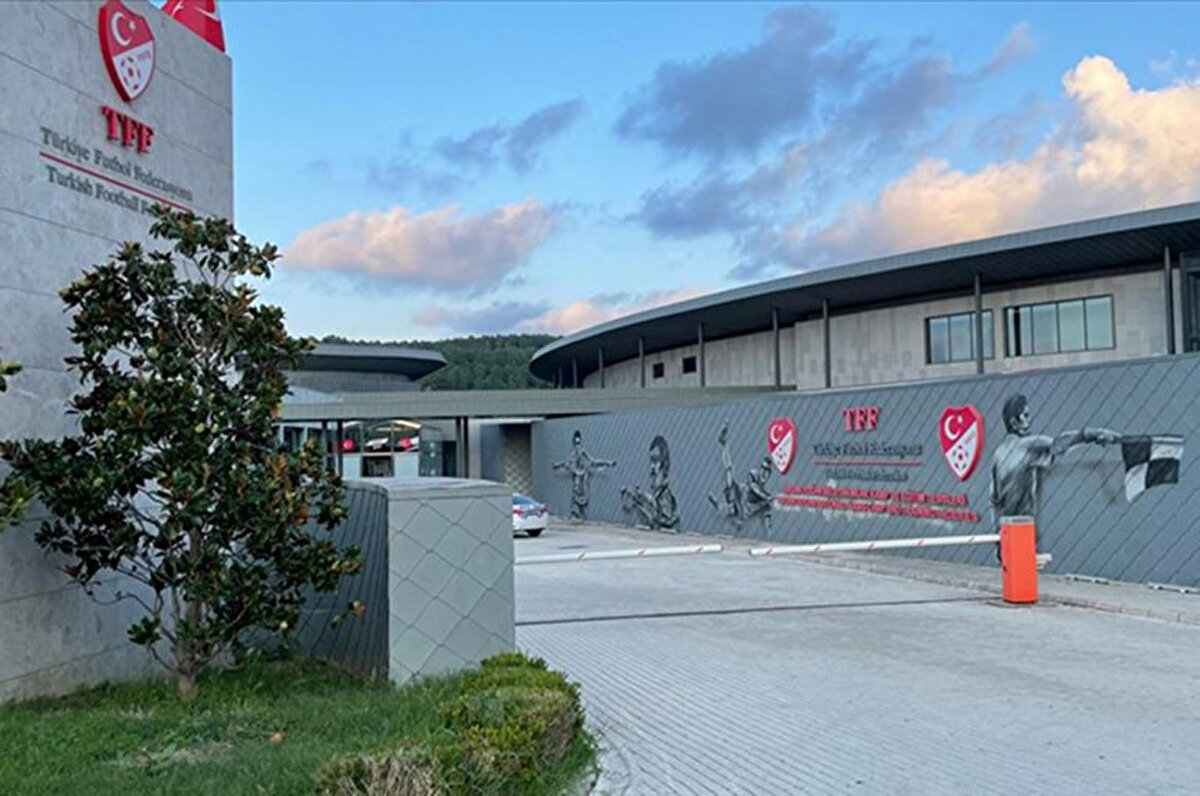 Yabancı futbolcu kontenjanı için gelecek sezon uygulanacak kuralı açıklayan Türkiye Futbol Federasyonu (TFF), bu konuda bazı değişikliklere gitti.<br>