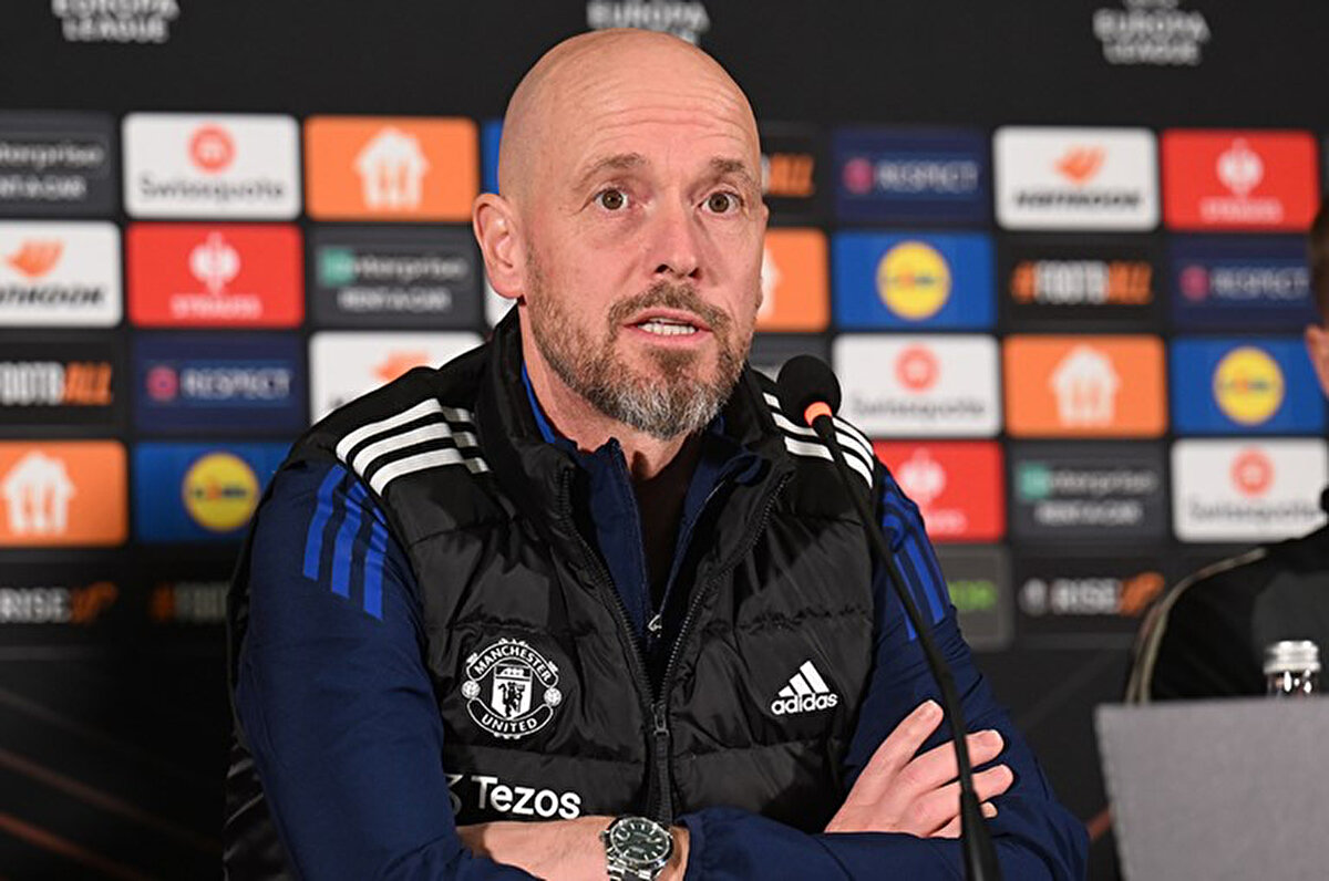 Öte yandan Leverkusen'in teknik direktör adayları arasında yer alan diğer isim ise Erik ten Hag. Kicker'ın haberine göre, 55 yaşındaki çalıştırıcı da kulübün listesinde bulunuyor.<br>