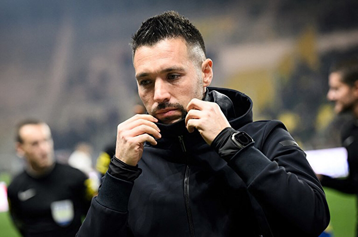 Süper Lig'de Karagümrük ve Alanyaspor'u çalıştıran İtalyan hoca, Fransız takımı Nice'de geçirdiği başarılı sezonun ardından geçtiğimiz yaz Ajax'a imza atmıştı.<br>