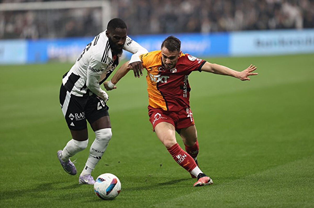 Teknik Direktör Ole Gunnar Solskjaer’in, 31 yaşındaki oyuncudan memnun olduğu, yönetimin de yeni bir sol bek almak yerine Masuaku’ya yeni sözleşme teklif edebileceği kaydedildi.<br>