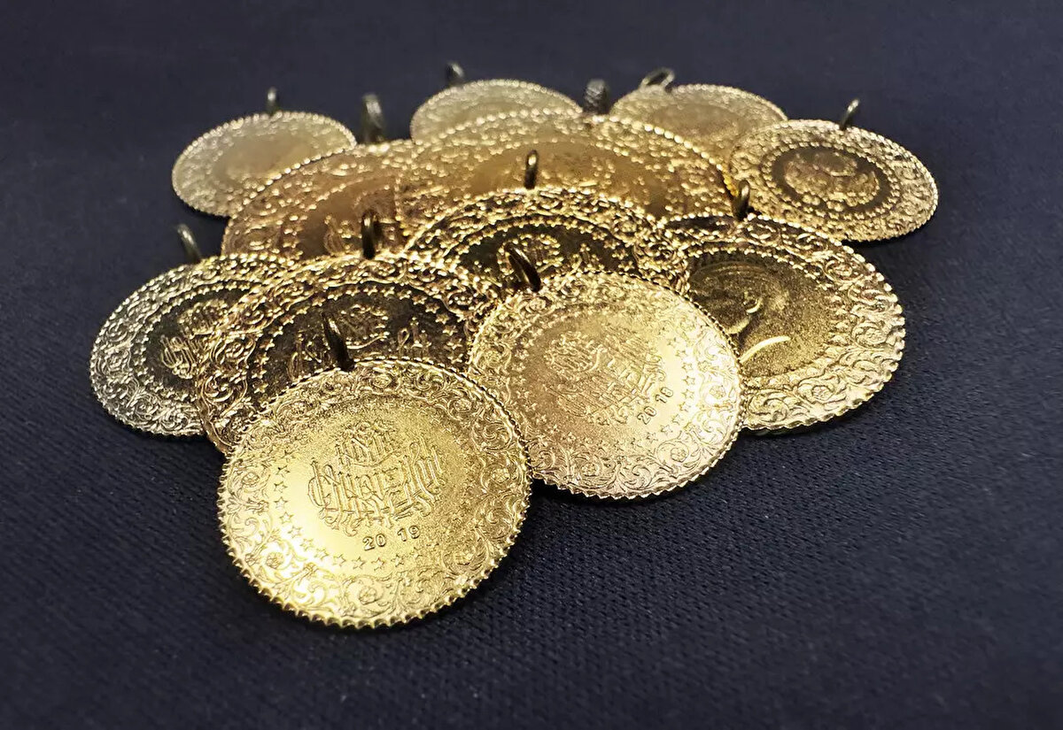 "'Altın için düşüş bitti mi? Daha da düşüş görür müyüz?' soruları çok kıymetli"<br><br>"Dolayısıyla zaten aşırı alım bölgesindeydi. Biraz temel taraf da destekleyince... Bir de Putin biliyorsunuz son dönemde bu Ukrayna'yla tam müzakereye yönelik ılımlı açıklamalar yaptı. Bunlar altında düşüşü gündeme getirdi. Peki soru şu: 'Düşen altın için düşüş bitti mi? Daha da düşüş görür müyüz?' bence sorusu burada çok çok kıymetli"