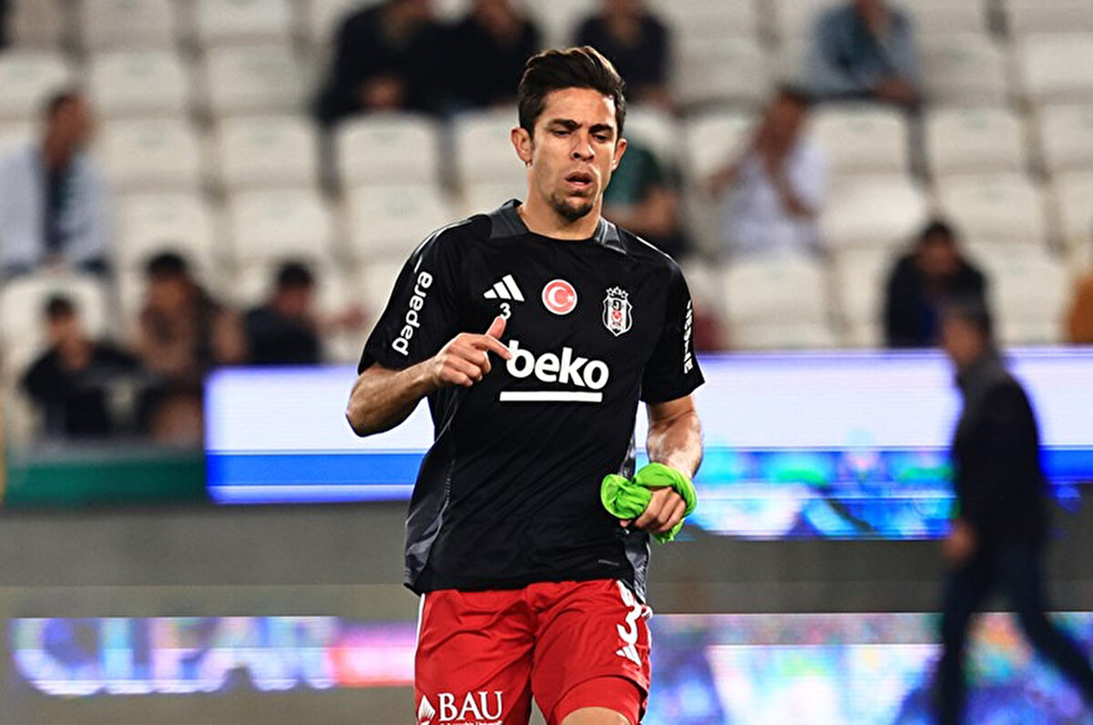 Paulista, siyah-beyazlı takımın ligde son oynadığı 5 maçta 90 dakika sahada kalmıştı. beIN Sports'ta yer alan haberde Paulista'nın derbide kadroda olmasının beklendiği, son kararı Ole Gunnar Solskjaer'in vereceği belirtildi.<br>