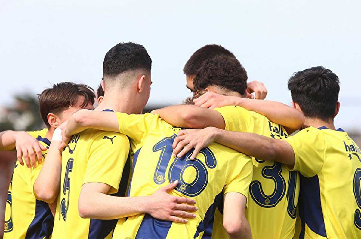 Konuyla ilgili ek olarak, "Futbol Akademimiz, geleceğimiz olacak yetenekleri keşfetme yolunda çalışmalarına devam edecek." denildi.<br>