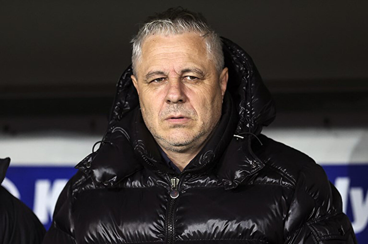 Marius Sumudica kendisinin ayrılmak istediğini ancak yönetimin buna izin vermediğini belirterek, "Rapid'ten ne zaman ayrılacağım? Muhtemelen yazın, bilmiyorum. Bay Angelescu'ya sorun. Size daha önce söyledim, bir sözleşmem var. Ayrılmak istedim, izin verilmedi. Size başka ne söylememi istiyorsunuz? Antrenmanda işimi yapıyorum, sabah geliyorum, en son ayrılıyorum. Daha ne yapabilirim?" ifadelerini kullandı.<br>