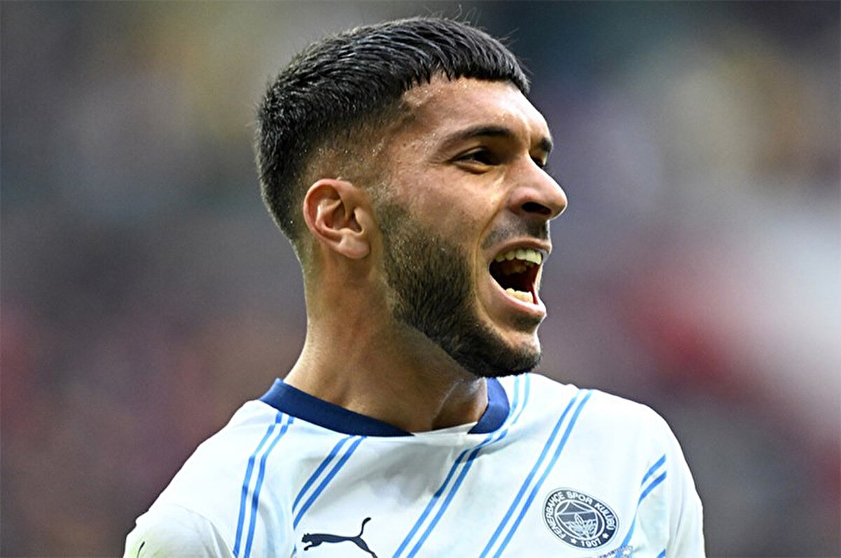 Piyasa değeri 8 milyon euro olarak gösterilen milli futbolcu için Fenerbahçe'nin 20 milyon euronun altında gelecek teklifleri değerlendirmeye almayacağı belirtildi.<br>