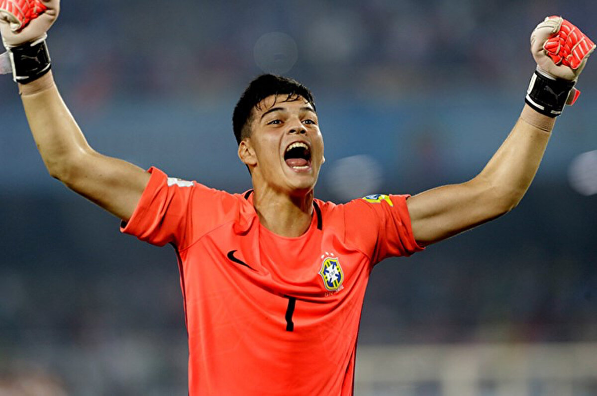 Brazao, Brezilya Milli Takımı'yla katıldığı 2017 FIFA U17 Dünya Kupası'nda Altın Eldiven ödülünü almıştı.<br>