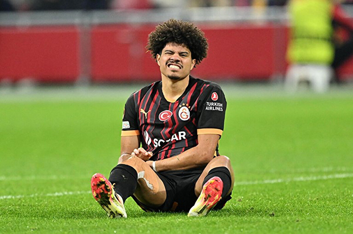 Sarı-kırmızılıların 40 milyon euronun altındaki herhangi bir teklife kesinlikle sıcak bakmadığı aktarıldı. Sara bu bedelle Galatasaray'dan ayrılması durumunda Türk futbol tarihindeki en pahalı satışı olacak.<br>