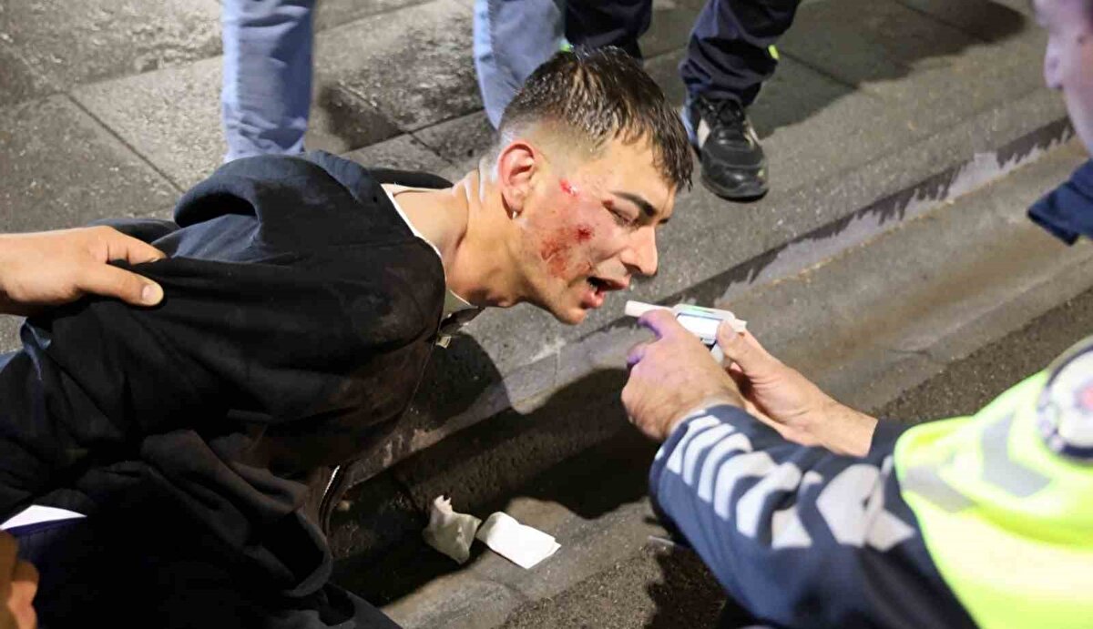 Ayrıca genç sürücü "Trafik güvenliğini tehlikeye sokmaktan" savcılığa sevk edilirken, araç ise olay yerinde bir yakınına teslim edildi.