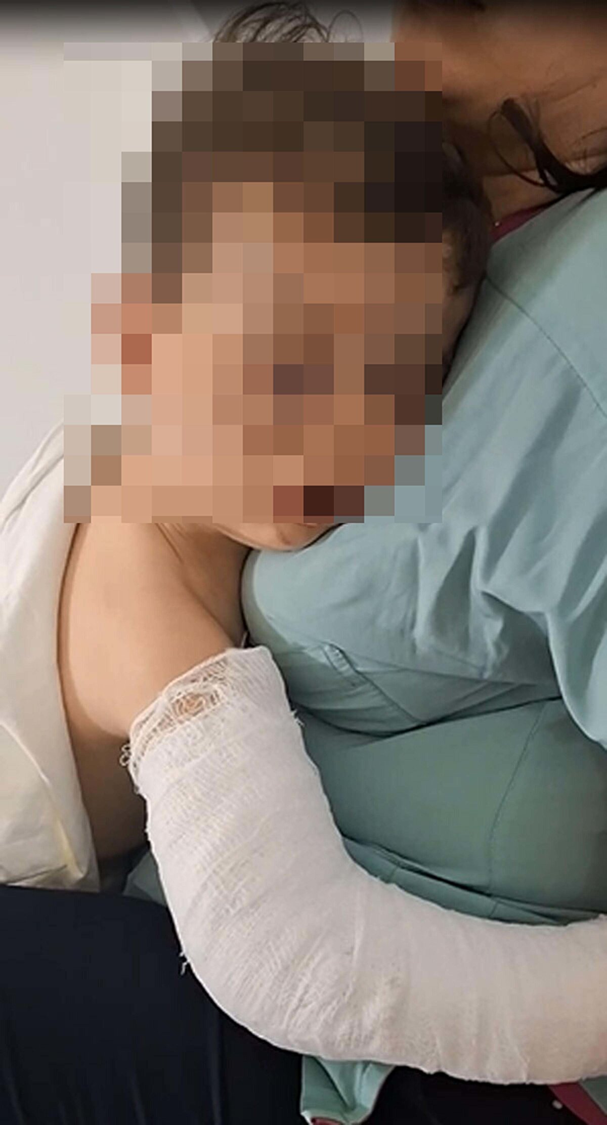 Aren bebek, yoğun bakımda tedaviye alırken, anne Satı Buse D. de gözaltına alındı. Satı Buse D.'nin ilk ifadesinde; Süleyman Danış'ın kendisini ve çocuğunu darbettiğini söylediği öğrenildi.