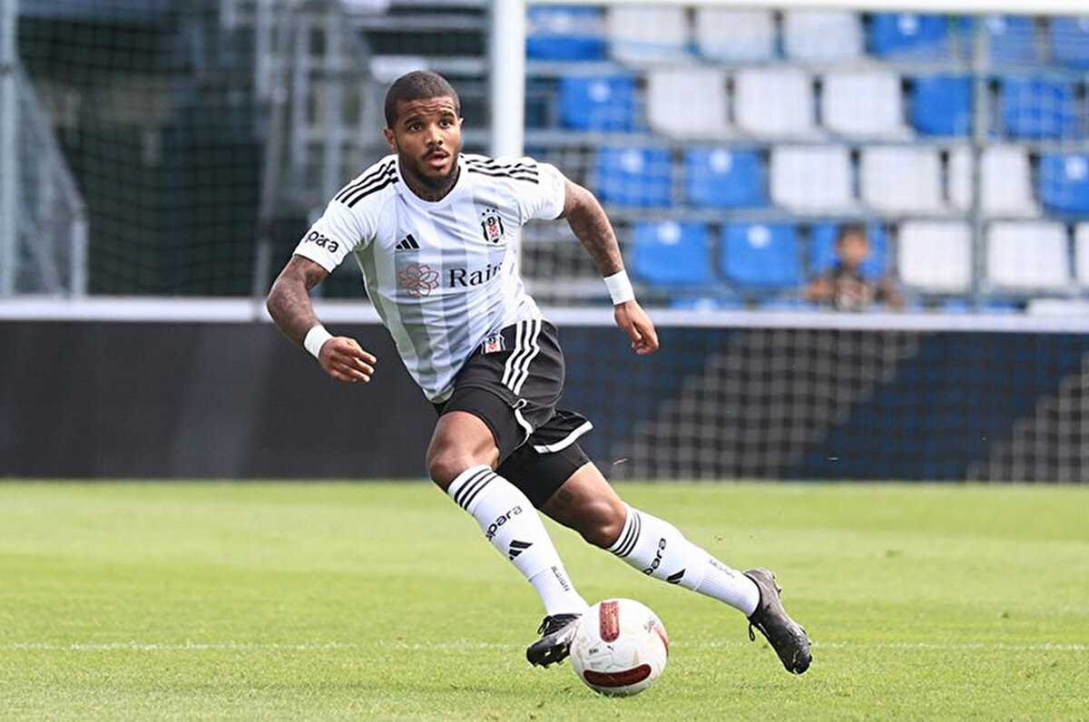 Siyah-beyazlı ekipte kadro dışı kaldığı dönemle ilgili Fransız futbolcu, "Ne olduğunu hala bilmiyorum. En kötü yanı, yeni sportif direktör bir hafta önce beni aradı, 'Sen önemli bir oyuncusun' şeklinde bir konuşma yaptı. Bu yüzden gördüğüme inanamadım. Sonra şoförümü aradım ve 'Hadi kulübe gidiyoruz' dedim. Orada çalışanlar, hatta oyuncular bile benimle görüşmeye cesaret edemedi. Çünkü onlar da saçma bir durum olduğunu biliyorlardı. Onana oradaydı, Eric'de geldi ama Aboubakar ve Ghezzel yoktu. Sportif direktörle konuşmak istiyordum. Sonra, 'Burada neler oluyor?' dedim. 'Nasıl yani?' diye cevapladı. 'Nasıl bilmiyorsun?' dedim. 'Bir toplantı yapılmış ve ben de orada yoktum.' dedi." açıklamasında bulundu.<br>