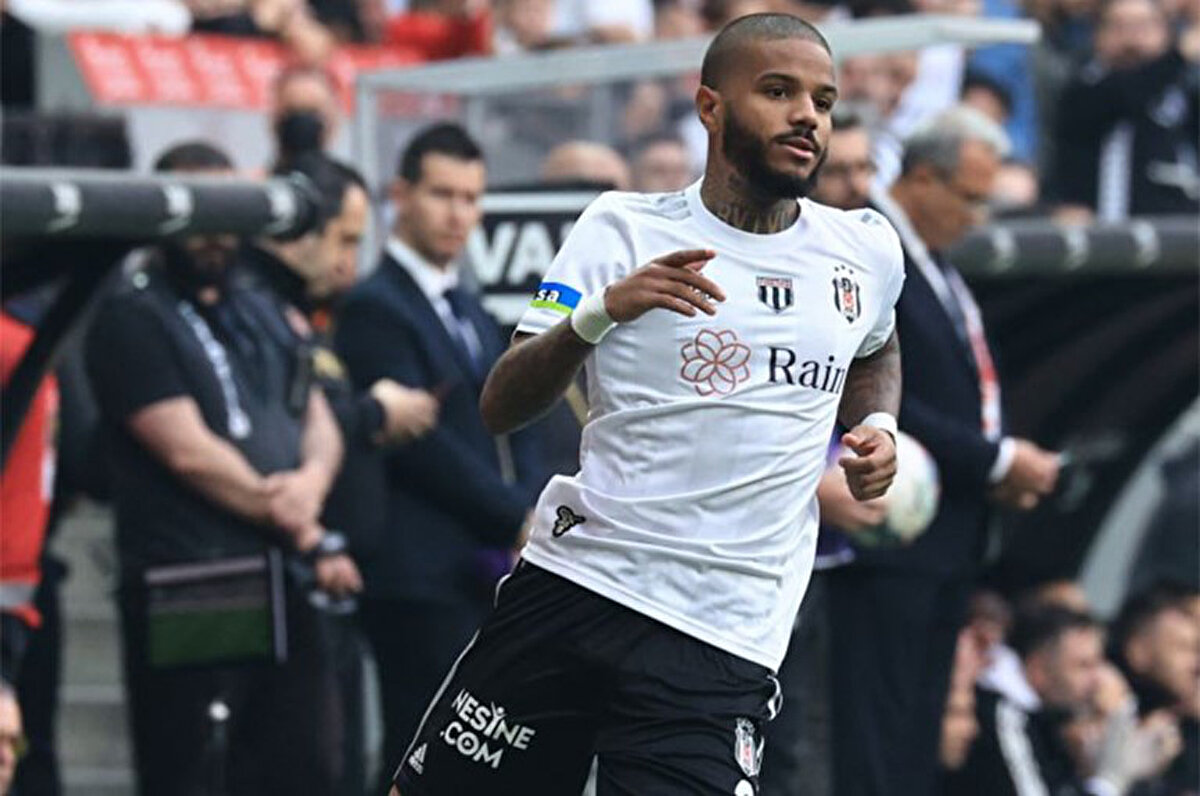 Rosier, Beşiktaş'a imza atma sürecinin yanı sıra Galatasaray'dan aldığı teklifi ve kadro dışı kaldığı dönemde yaşananları paylaştı.<br>