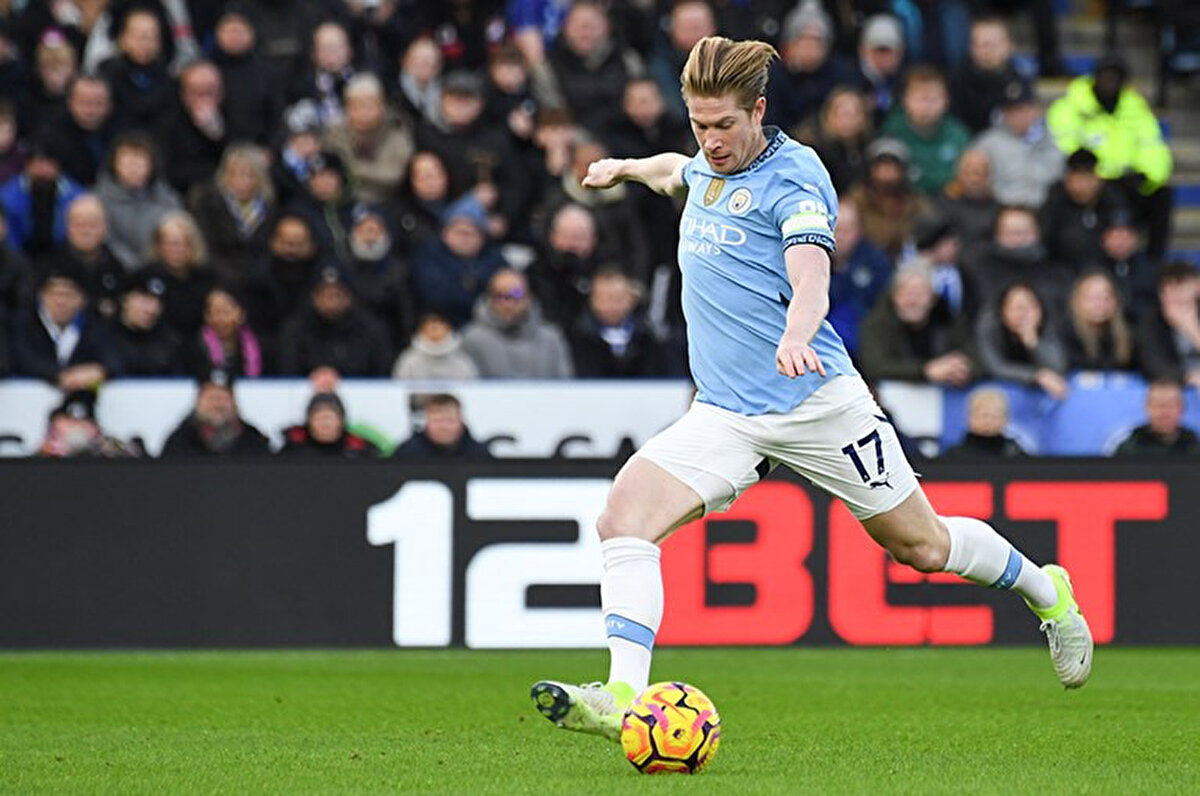 Manchester City'ye veda etmeye hazırlanan Kevin De Bruyne'nin yaz transfer döneminde hangi takıma imza atacağı belirsizliğini koruyor.<br>