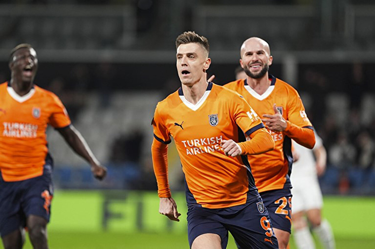 La Gazzetta dello Sport'ta yer alan haberde, Krzysztof Piatek'in Katar ekibi Al Sadd'dan gelen 3 yıllık sözleşme teklifini kabul ettiği belirtildi.<br>