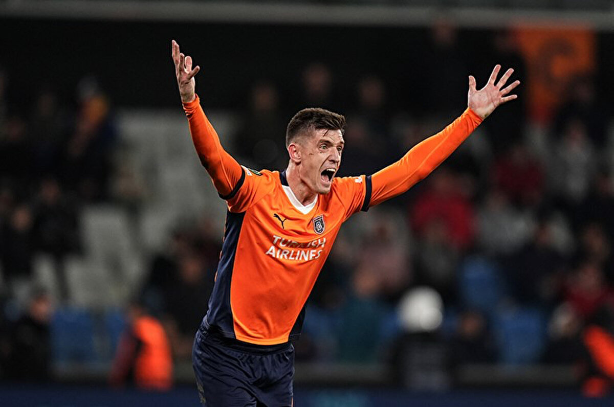 Piatek, 10 milyon euroya satılması durumunda Başakşehir'in en pahalı satışları arasında 3. sıra yerleşecek.<br>