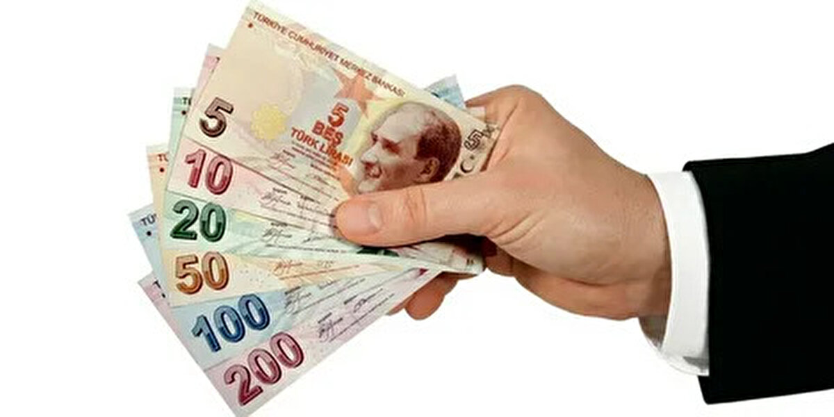 FİYATLARDA UFAK PAZARLIKLAR OLABİLİYOR<br><br>Sıfır otomobil alırken bayi liste fiyatı üzerinden küçük rakamlarla pazarlık yapılabiliyor. Satın almaya gittiğinizde fiyatta değişim olup olmayacağını sormanız menfaatinize olacaktır.