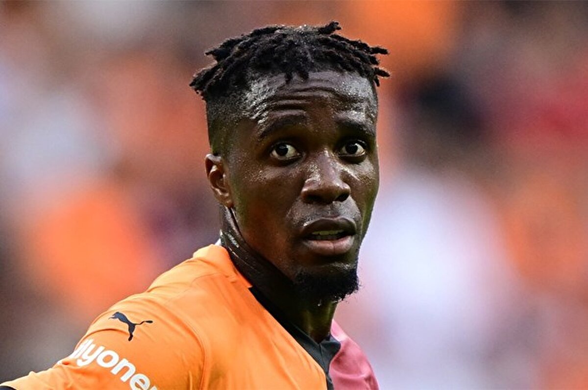 Zaha, Galatasaray'a dönme konusunda ise "Galatasaray iyi bir sezon geçiriyor gibi görünüyor bu yüzden ben de sadece kendi sezonuma odaklanmaya çalışıyorum." şeklinde konuştu.<br><br>
