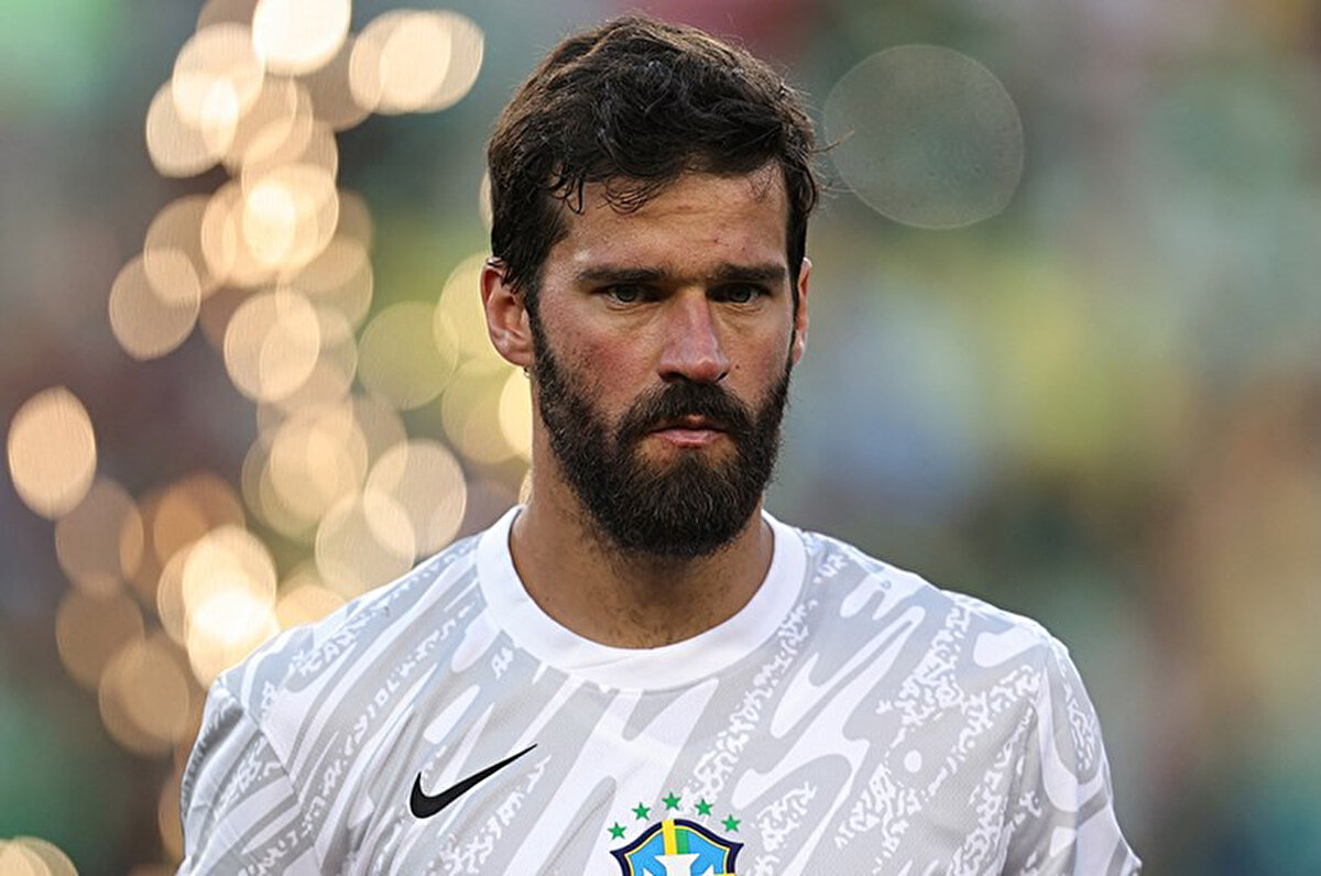 Haberde Alisson'un transferinin zor gözüktüğü ancak Galatasaray'ın tüm şartları zorlayacağı ifade edildi.<br>