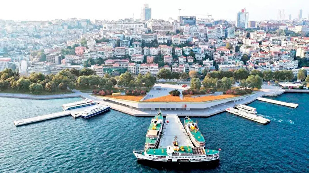 Bakırköy'de 70, Beykoz ve Kartal'da 30'ar, Kağıthane'de 20 dönüm arazi, Veliefendi Çayırı, Dolmabahçe'de 30 dönüm bostan, Nişantaşı'nda iki konak, Şişli, Çatalca ve Geyve'de çok sayıda çiftlik