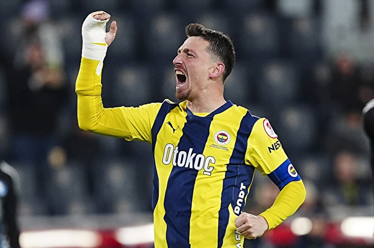 İyileşme süreci yavaş seyreden 30 yaşındaki futbolcunun, eski formuna kavuşması için uzun bir zamana ihtiyacının olduğu aktarıldı.<br>