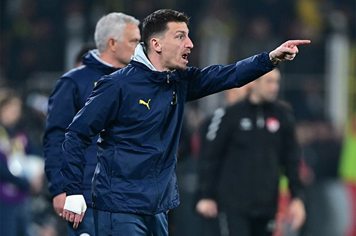 Yandaş da kulübün açıklamasından günler sonra sosyal medyadan yaptığı açıklamada, "Son zamanlarda artan bilgi kirliliği nedeniyle bu açıklamayı yapmak zorunda kaldığım için öncelikle hepinizden özür dilerim. Bir süredir hastanede tedavi görüyorum ve bu süreçte yaşadıklarımı en iyi yakın çevrem biliyor. Ancak belirtmek isterim ki bu tedavinin sebebi herhangi bir sakatlık değil; yaklaşık 20 gündür devam eden, elimde olmayan nedenlerle oluşan bir enfeksiyon rahatsızlığıdır. Bu süreçte ne kadar zorluk yaşadığımı da en iyi ben biliyorum. Tüm bu yaşananlar ışığında, en azından hastaneden taburcu olana kadar kamuoyundan anlayış rica ediyorum." ifadelerini kullanarak zorlu bir dönem geçirdiğini belirtmişti.<br>