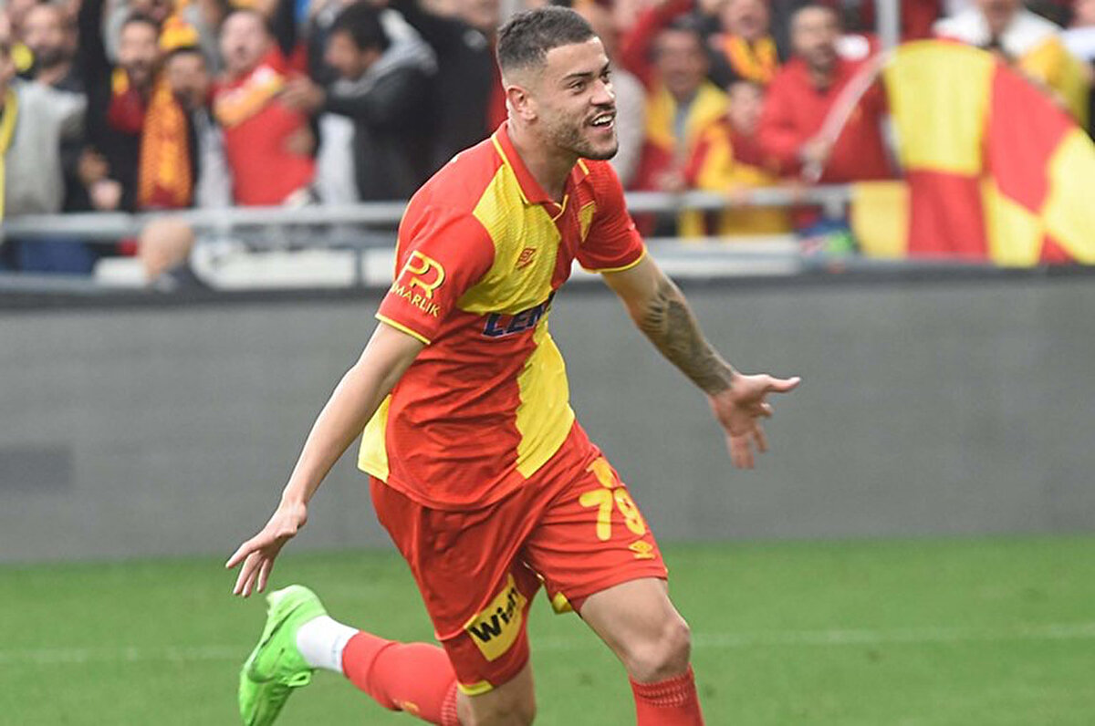 Romulo'nun güncel piyasa değeri 7 milyon euro olsa da Göztepe'nin bu rakamın üzerinde bir bonservis beklentisi olduğu haber detayında yer aldı.<br>